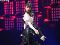 [ẢNH] Phong cách thời trang đẳng cấp của Lisa (Blackpink) trong 