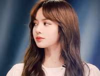 [ẢNH] Phong cách thời trang đẳng cấp của Lisa (Blackpink) trong 