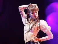 [ẢNH] Phong cách thời trang đẳng cấp của Lisa (Blackpink) trong 