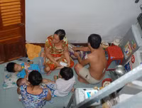 Kinh ngạc cảnh sống chật chội trong những ngôi nhà siêu nhỏ