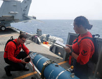 [ẢNH] Căng thẳng gia tăng, Mỹ - Iran cùng triển khai lực lượng đối phó nhau