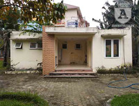 [Ảnh] Công viên Cầu Giấy: Hãi hùng vào nhà vệ sinh công cộng bẩn thỉu