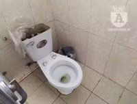 [Ảnh] Công viên Cầu Giấy: Hãi hùng vào nhà vệ sinh công cộng bẩn thỉu