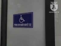 [Ảnh] Công viên Cầu Giấy: Hãi hùng vào nhà vệ sinh công cộng bẩn thỉu