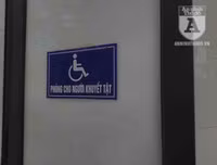 [Ảnh] Công viên Cầu Giấy: Hãi hùng vào nhà vệ sinh công cộng bẩn thỉu