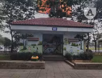 [Ảnh] Công viên Cầu Giấy: Hãi hùng vào nhà vệ sinh công cộng bẩn thỉu