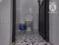 [Ảnh] Công viên Cầu Giấy: Hãi hùng vào nhà vệ sinh công cộng bẩn thỉu