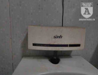 [Ảnh] Công viên Cầu Giấy: Hãi hùng vào nhà vệ sinh công cộng bẩn thỉu