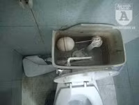 [Ảnh] Công viên Cầu Giấy: Hãi hùng vào nhà vệ sinh công cộng bẩn thỉu