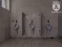 [Ảnh] Công viên Cầu Giấy: Hãi hùng vào nhà vệ sinh công cộng bẩn thỉu