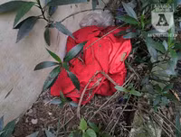 [Ảnh] Công viên Cầu Giấy: Hãi hùng vào nhà vệ sinh công cộng bẩn thỉu