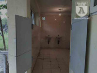 [Ảnh] Công viên Cầu Giấy: Hãi hùng vào nhà vệ sinh công cộng bẩn thỉu