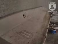 [Ảnh] Công viên Cầu Giấy: Hãi hùng vào nhà vệ sinh công cộng bẩn thỉu