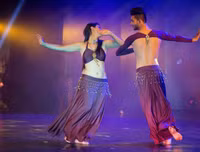 [ẢNH] Eshan Hilal: Từ chàng trai bị soi mói giới tính đến nam vũ công belly dance