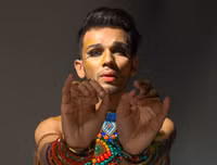 [ẢNH] Eshan Hilal: Từ chàng trai bị soi mói giới tính đến nam vũ công belly dance