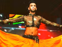 [ẢNH] Eshan Hilal: Từ chàng trai bị soi mói giới tính đến nam vũ công belly dance