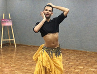 [ẢNH] Eshan Hilal: Từ chàng trai bị soi mói giới tính đến nam vũ công belly dance