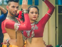 [ẢNH] Eshan Hilal: Từ chàng trai bị soi mói giới tính đến nam vũ công belly dance