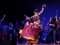 [ẢNH] Eshan Hilal: Từ chàng trai bị soi mói giới tính đến nam vũ công belly dance