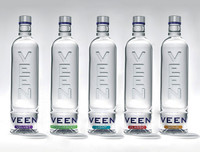 [ẢNH] Những chai nước lọc có thiết kế lạ mắt và mức giá cao không ngờ tới