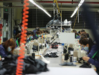 [ẢNH] Hàng loạt tập đoàn ô tô, công nghệ ‘lao vào’ sản xuất khẩu trang y tế