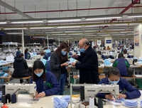 [ẢNH] Hàng loạt tập đoàn ô tô, công nghệ ‘lao vào’ sản xuất khẩu trang y tế