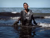 [ẢNH] Những bức hình đầy ám ảnh về ô nhiễm môi trường biển ở Brazil