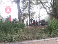 [ẢNH] Phố đi bộ Bờ hồ trụi cây sau một đêm countdown người 