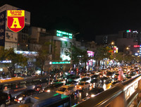 [ẢNH] TP.HCM: Đường ngập, xe kẹt cứng sau trận mưa lớn nhất từ đầu năm