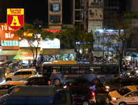 [ẢNH] TP.HCM: Đường ngập, xe kẹt cứng sau trận mưa lớn nhất từ đầu năm