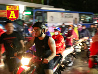 [ẢNH] TP.HCM: Đường ngập, xe kẹt cứng sau trận mưa lớn nhất từ đầu năm