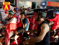 [ẢNH] TP.HCM: Đường ngập, xe kẹt cứng sau trận mưa lớn nhất từ đầu năm