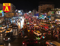 [ẢNH] TP.HCM: Đường ngập, xe kẹt cứng sau trận mưa lớn nhất từ đầu năm