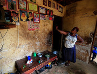 Mẹ đơn thân 39 tuổi chật vật nuôi 38 đứa con một mình vì chồng bỏ đi