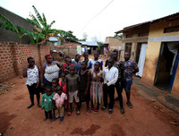 Mẹ đơn thân 39 tuổi chật vật nuôi 38 đứa con một mình vì chồng bỏ đi