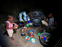 Mẹ đơn thân 39 tuổi chật vật nuôi 38 đứa con một mình vì chồng bỏ đi