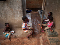 Mẹ đơn thân 39 tuổi chật vật nuôi 38 đứa con một mình vì chồng bỏ đi