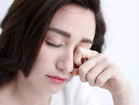 [ẢNH] Những thói quen xấu có thể gây hại cho mắt mà nhiều người mắc phải