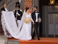 [ẢNH] Chiêm ngưỡng 12 mẫu váy cưới đẹp nhất trong lịch sử Hoàng gia các nước