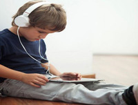 Những nguy hại không ngờ từ việc trẻ tiếp xúc với Internet quá sớm