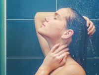 [ẢNH] Tắm vào thời điểm nào trong ngày để không 