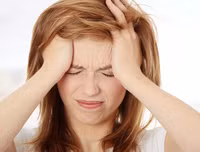 [ẢNH] Cảnh giác trước những hiểm họa từ thói quen để tóc ướt đi ngủ