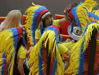 [ẢNH] Cổ động viên bóng đá mang 