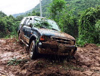 Hiện trường sạt lở nghiêm trọng ở đèo Bảo Lộc, giao thông tê liệt