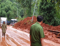 Hiện trường sạt lở nghiêm trọng ở đèo Bảo Lộc, giao thông tê liệt