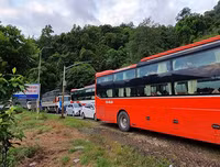 Hiện trường sạt lở nghiêm trọng ở đèo Bảo Lộc, giao thông tê liệt