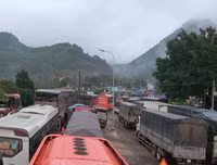 Hiện trường sạt lở nghiêm trọng ở đèo Bảo Lộc, giao thông tê liệt