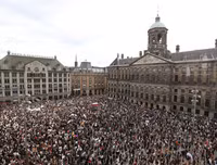 [ẢNH] Biểu tình phản đối phân biệt sắc tộc lan rộng ra nhiều quốc gia trên thế giới