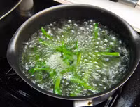 [ẢNH] Những kiểu ăn rau tưởng ngon bổ nhưng lại độc hại vô cùng