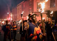 [ẢNH] Những khoảnh khắc ấn tượng trong lễ hội lửa Bonfire Night tại Anh